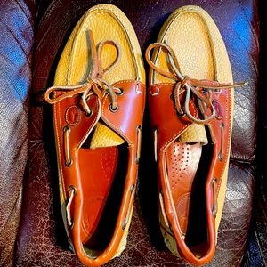 Mustard / Whiskey Genuine Dooney & Bourke Leather boat shoes.